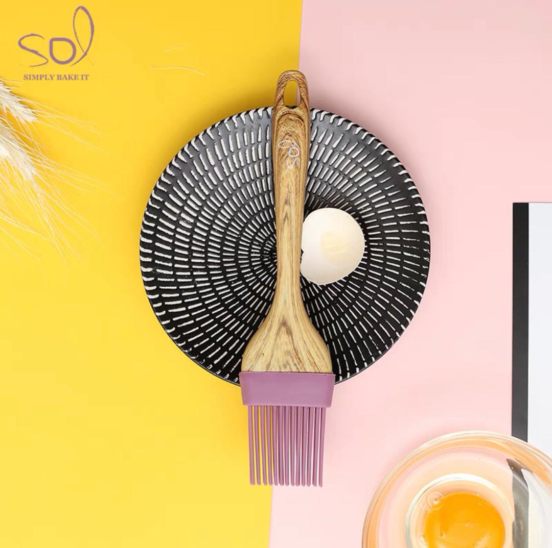 فرشة بيض سليكون يد خشب